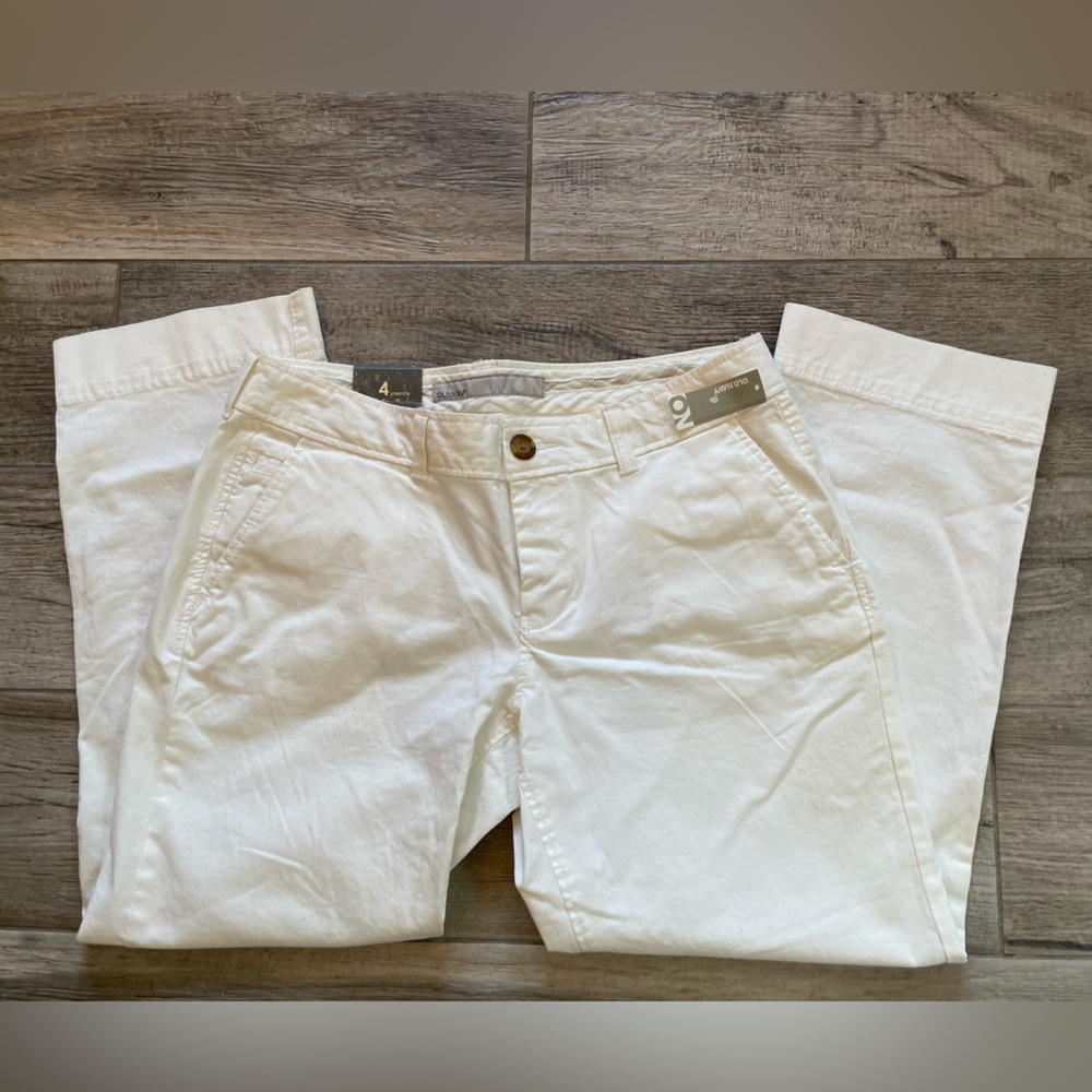 ❤️ OLD NAVY THE PERFECT WHITE CAPRI PANTS SIZE 4 NEW